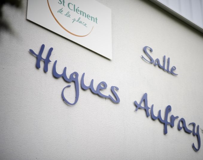 Signalisation de la Salle Hugues Aufray